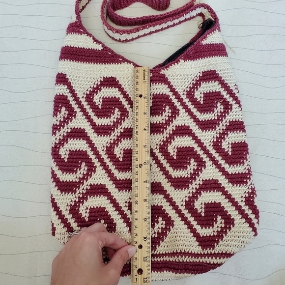 Crocheted Crossbody Shoulder Bucket Bag Maroon Cream Hobo Hippie Boho Handmade - Picture 4 of 10